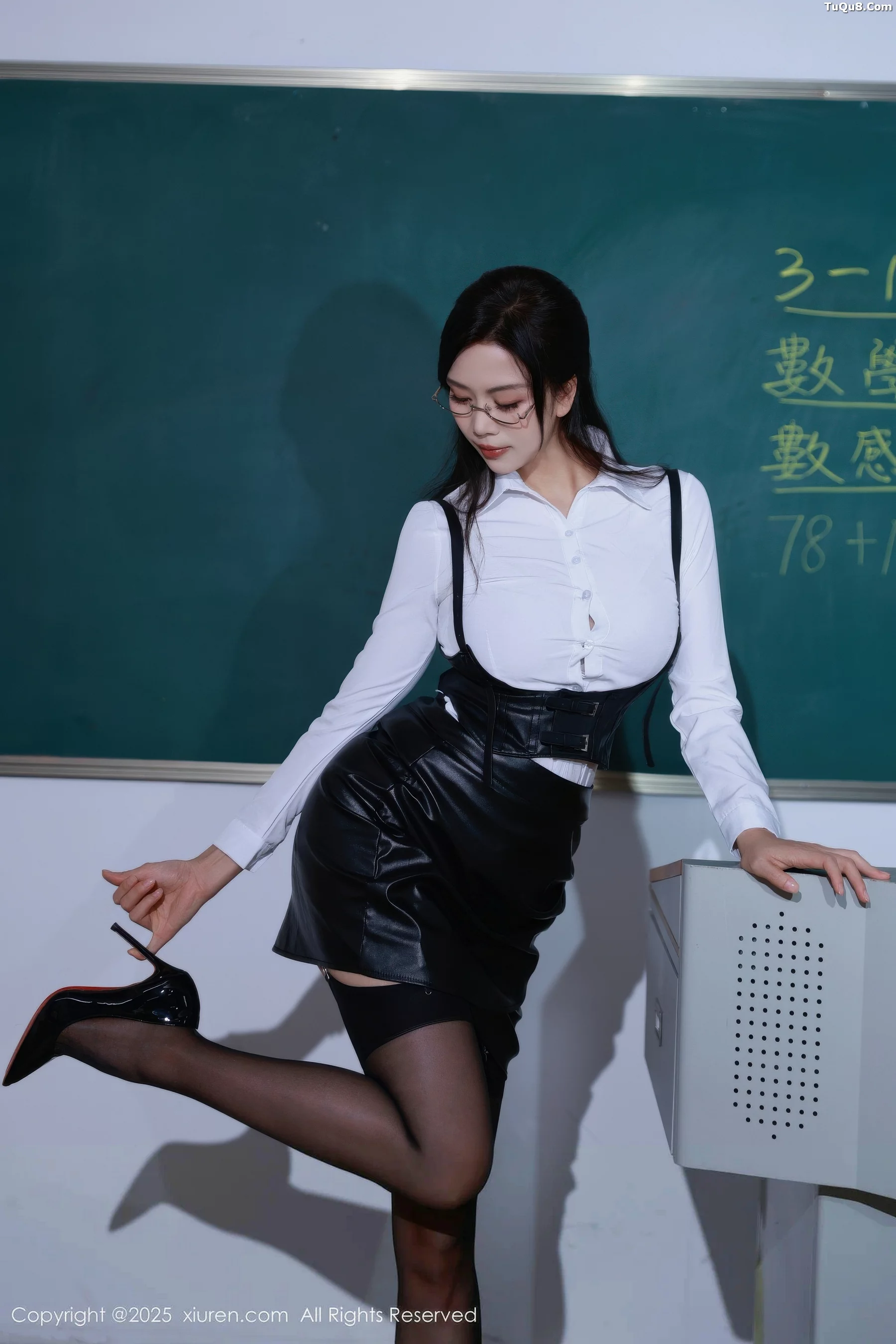 [XiuRen秀人网] 2025.10.10 No.10846 玫瑰我爱你 魅惑黑丝 [63P] NO.6