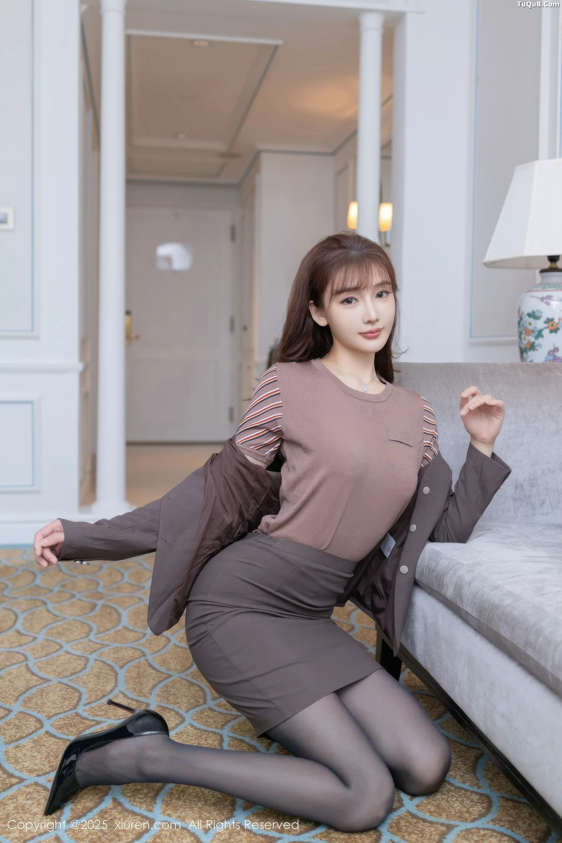 [XiuRen秀人网] 2025.10.10 No.10850 陆萱萱 性感OL [78P] NO.10