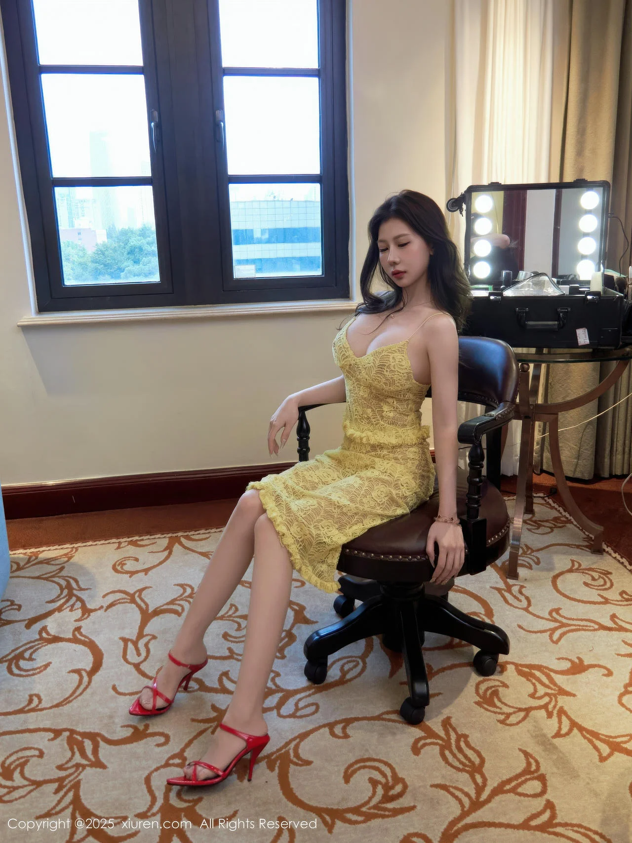 [XiuRen秀人网] 2025.10.16 No.10879 尹甜甜sunny 丝袜美腿 [82P] NO.5