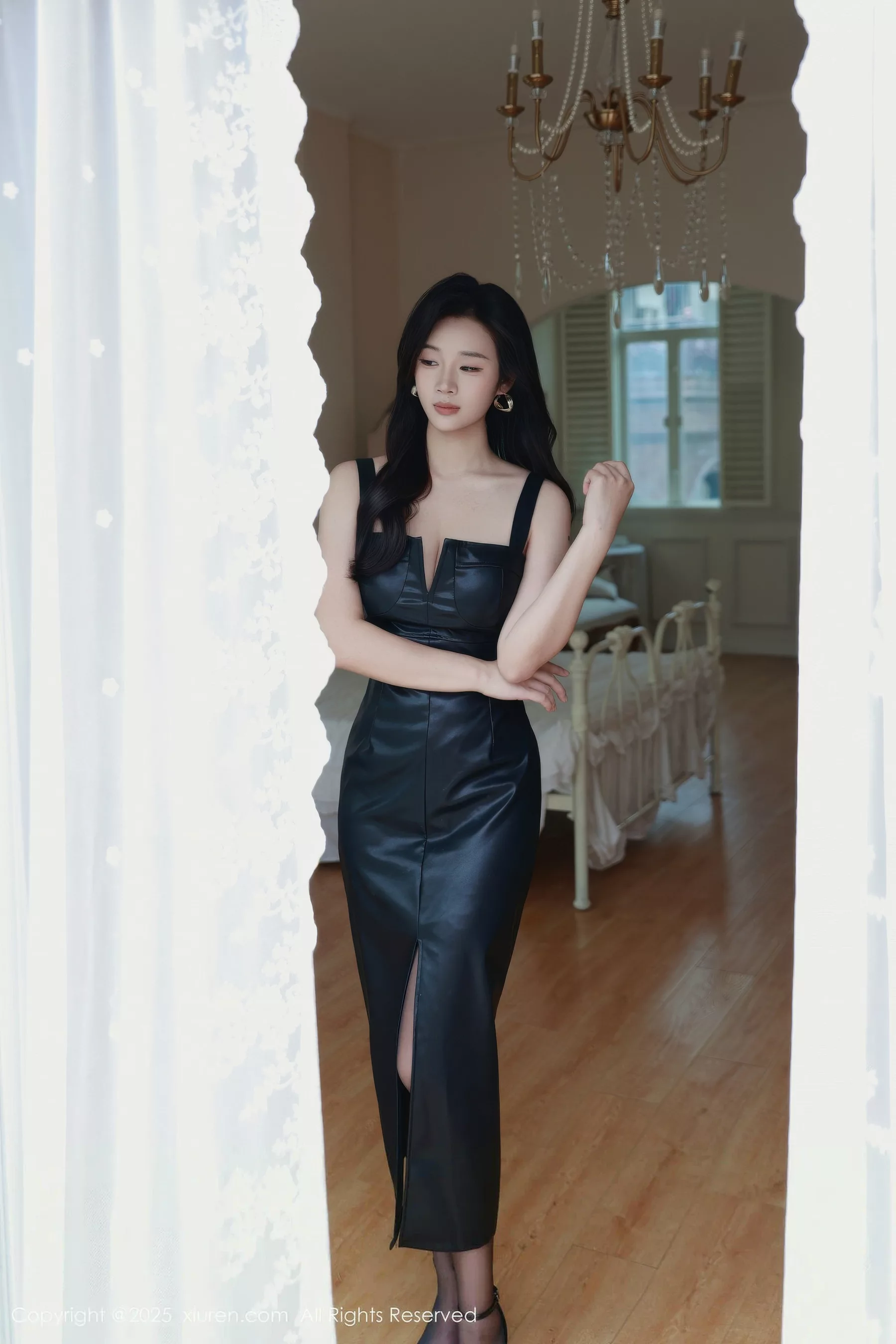 [XiuRen秀人网] 2025.10.17 No.10885 南乔 黑色皮裙 [72P] NO.1