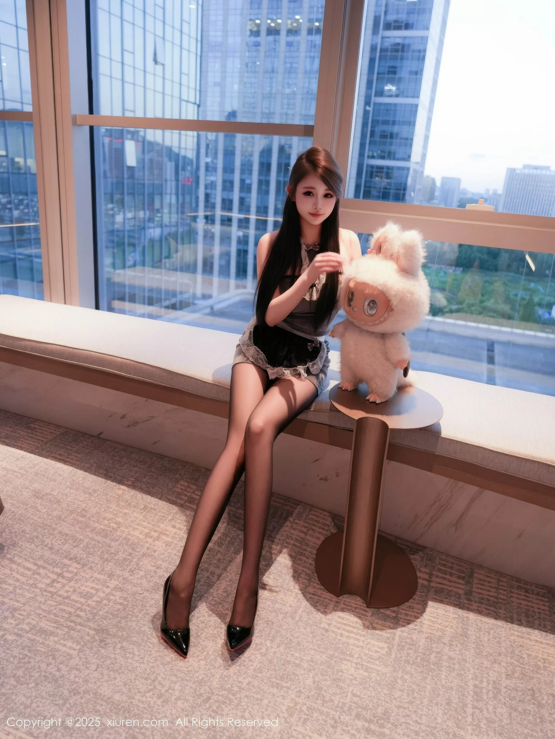 [XiuRen秀人网] 2025.10.17 No.10884 甜妮 灰色短裙 [60P] NO.9