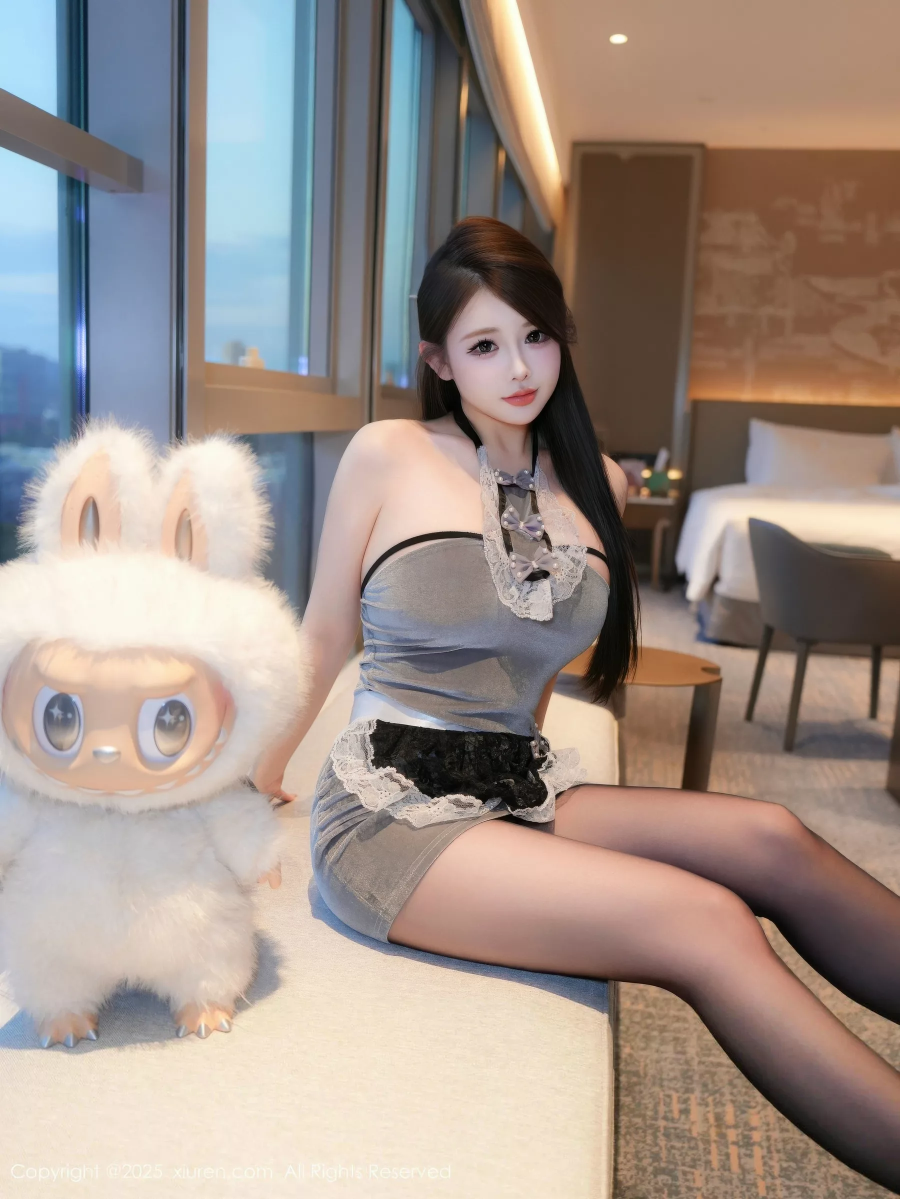 [XiuRen秀人网] 2025.10.17 No.10884 甜妮 灰色短裙 [60P] NO.5