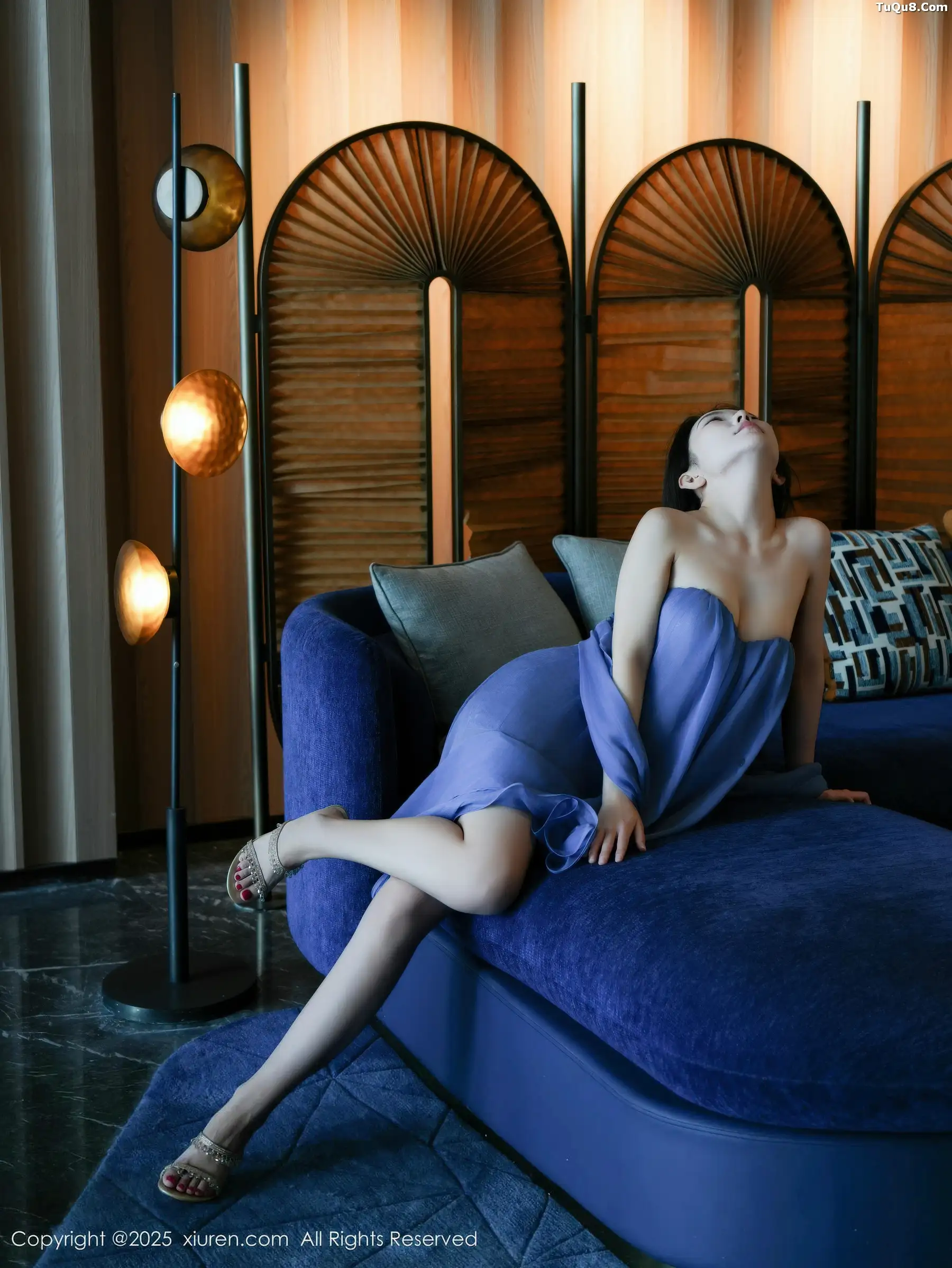 [XiuRen秀人网] 2025.11.14 No.10988 烧烧小桃 性感长裙 [52P] NO.1