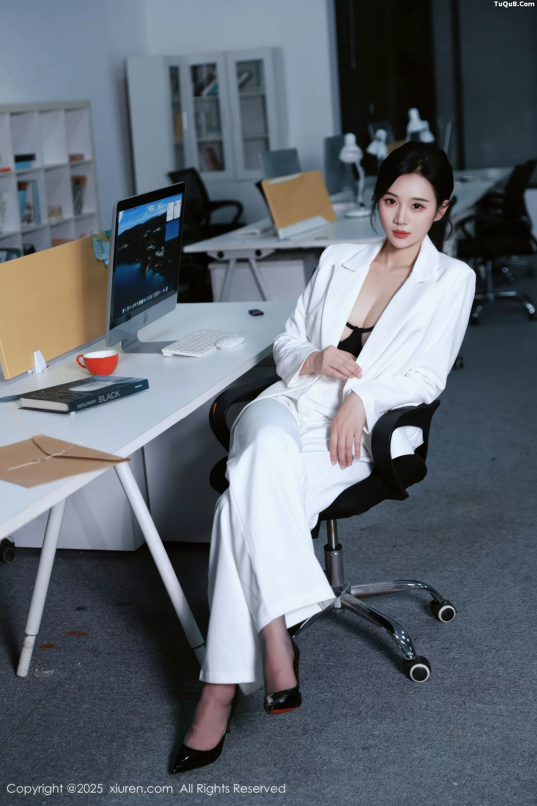 [XiuRen绣人网] 2025.10.24 No.10908 南乔 开档黑丝 [72P] NO.10