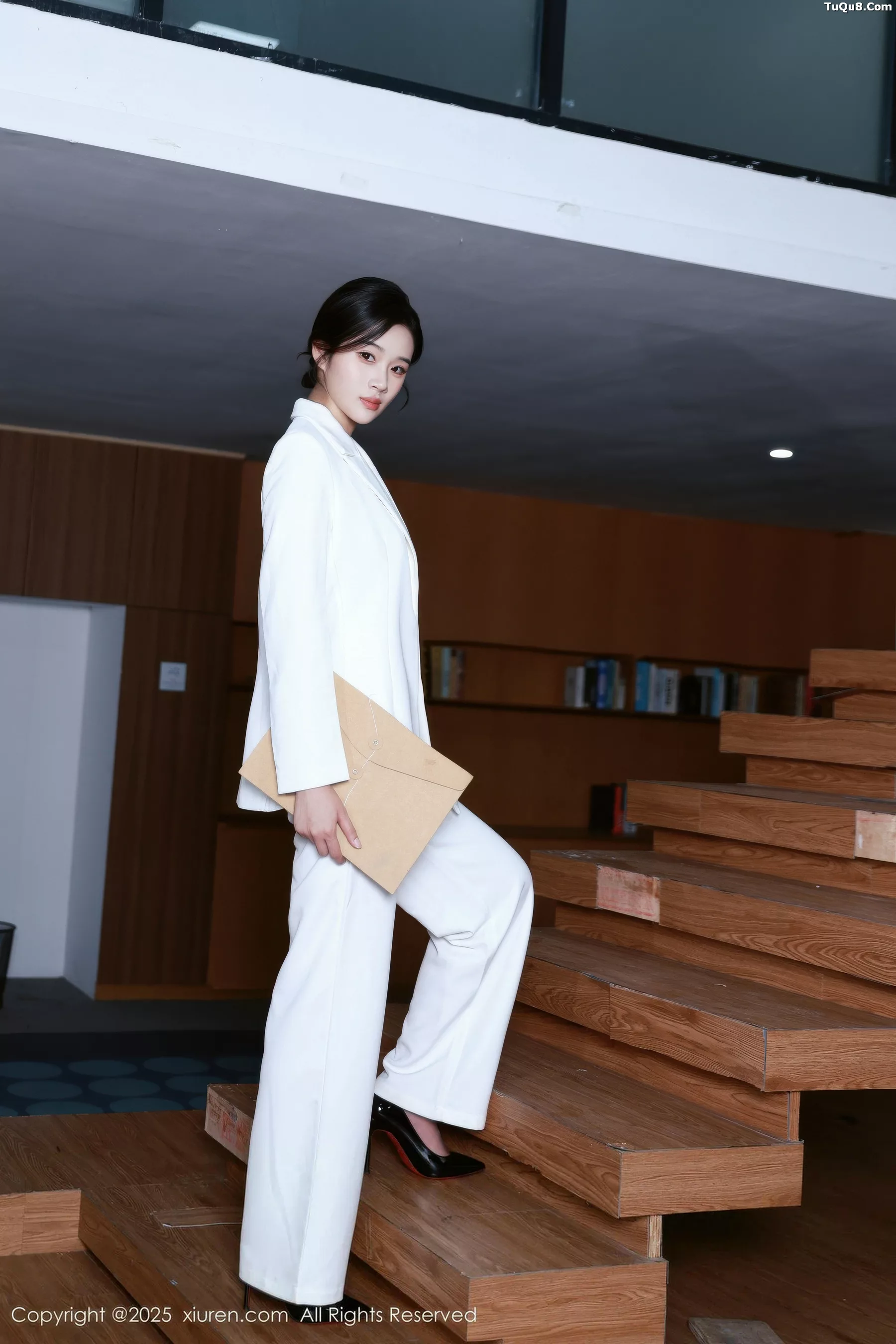 [XiuRen绣人网] 2025.10.24 No.10908 南乔 开档黑丝 [72P] NO.1