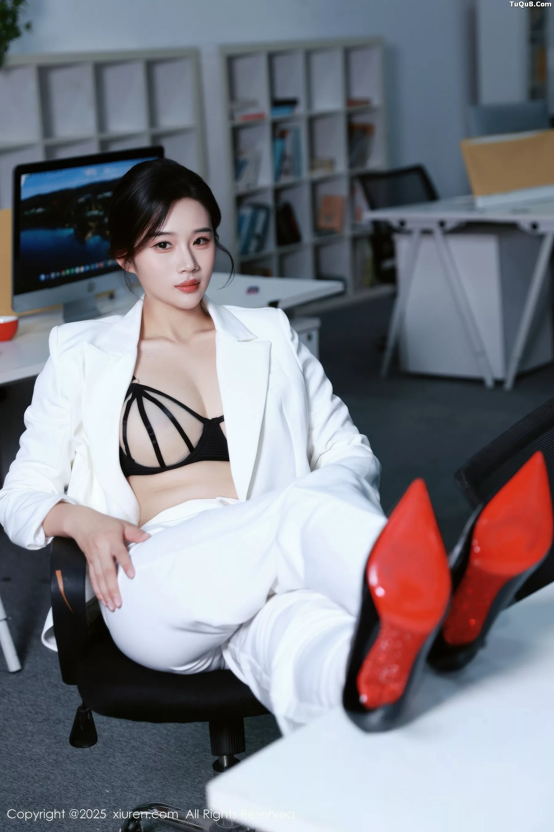 [XiuRen绣人网] 2025.10.24 No.10908 南乔 开档黑丝 [72P] NO.12