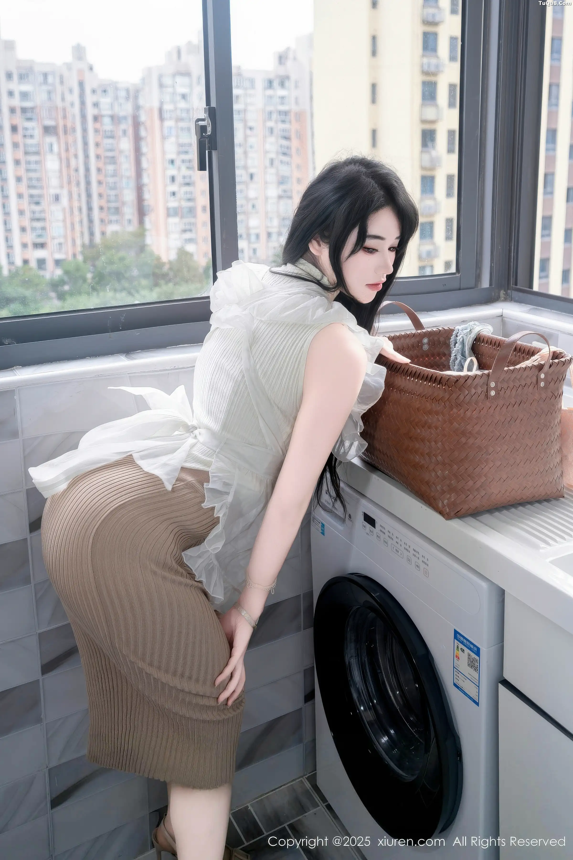 [XiuRen秀人网] 2025.11.20 No.11010 汐汐爱吃草莓 家政姐姐 [83P] NO.10