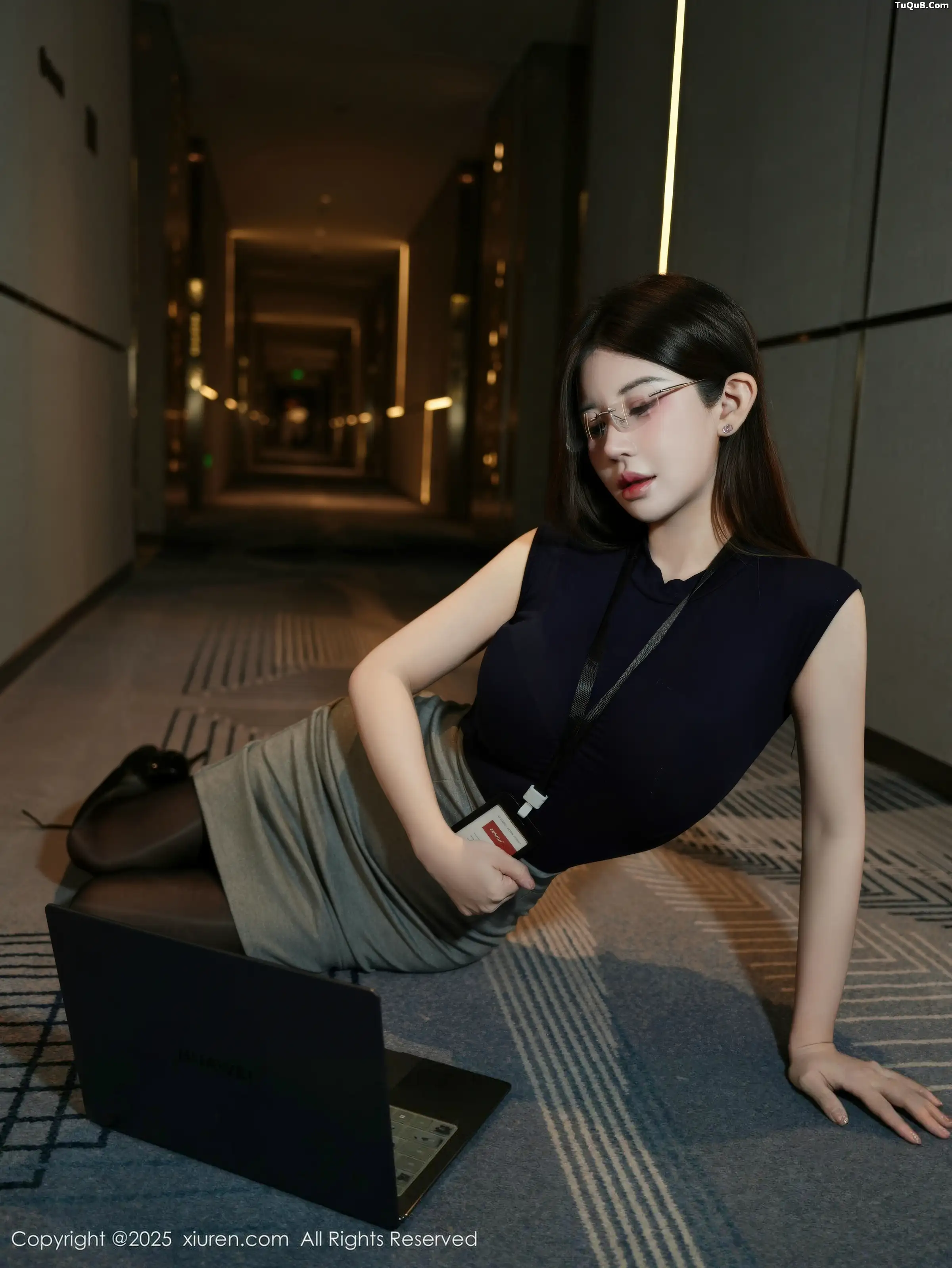 [XiuRen秀人网] 2025.11.24 No.11023 苏甜橙子 闪亮黑丝 [55P] NO.4